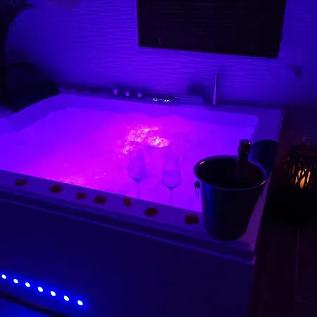 Evasion Romantique De Luxe Jacuzzi Jardin Privé Proche Paris Saint-Prix (Val d'Oise)