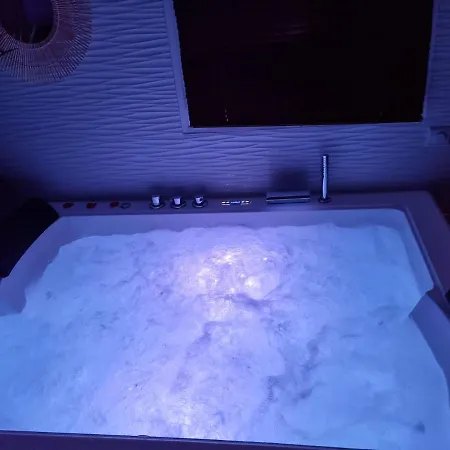 De Charme Jacuzzi Et Jardin Privatif Au Calme 10min De Paris Guest house Saint-Prix (Val d'Oise)