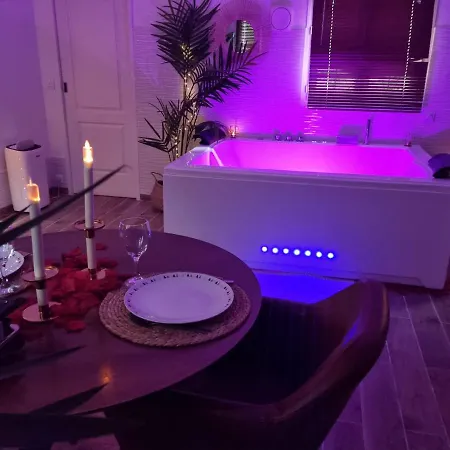 Guest house De Charme Jacuzzi Et Jardin Privatif Au Calme 10min De Paris