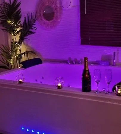 Maison d'hôtes Evasion Romantique De Luxe Jacuzzi Jardin Privé Proche Paris 4*