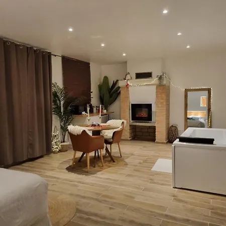 Maison d'hôtes Evasion Romantique De Luxe Jacuzzi Jardin Privé Proche Paris 4*