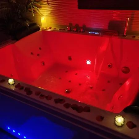 Evasion Romantique De Luxe Jacuzzi Jardin Privé Proche Paris Maison d'hôtes 4*