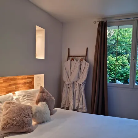 Guest house De Charme Jacuzzi Et Jardin Privatif Au Calme 10min De Paris Saint-Prix (Val d'Oise)