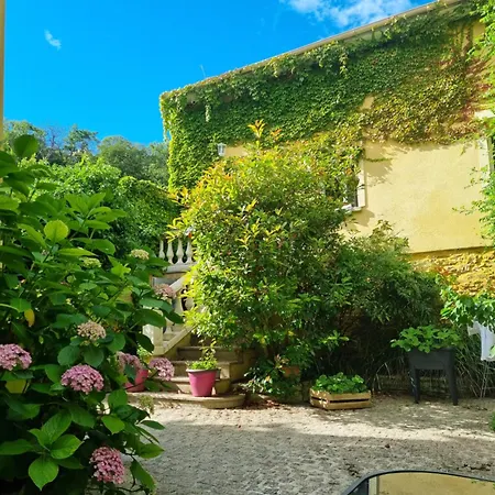 De Charme Jacuzzi Et Jardin Privatif Au Calme 10min De Paris Guest house