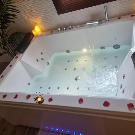 Evasion Romantique De Luxe Jacuzzi Jardin Privé Proche Paris Maison d'hôtes
