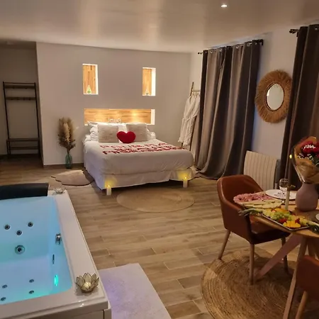 Evasion Romantique De Luxe Jacuzzi Jardin Privé Proche Paris Maison d'hôtes