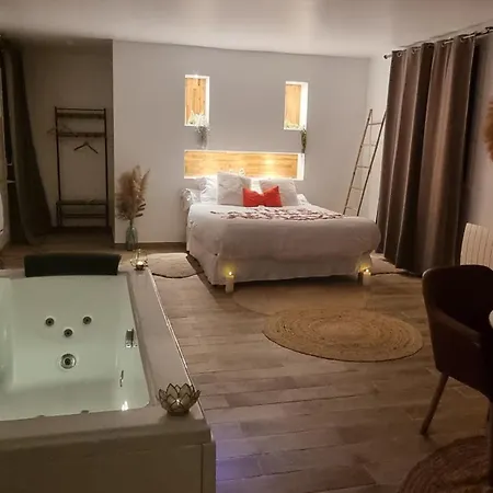 Maison d'hôtes Evasion Romantique De Luxe Jacuzzi Jardin Privé Proche Paris Saint-Prix (Val d'Oise)